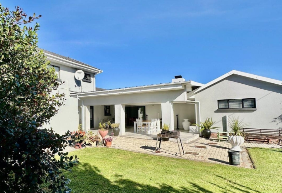 5 Bedroom Property for Sale in Fraaiuitsig Western Cape
